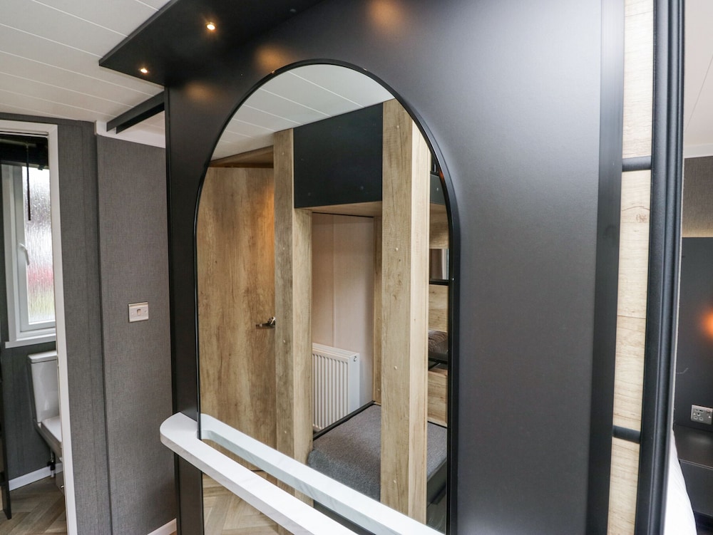 Woof Luxury Family Pod