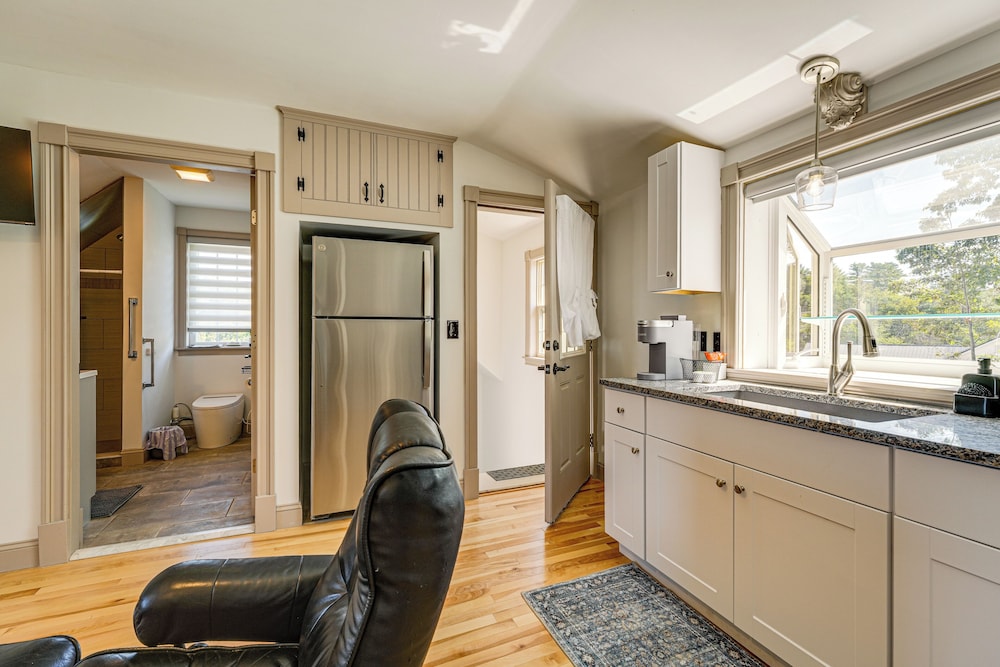 Charming Apt w/ Shared Outdoor Space in Lisbon!
