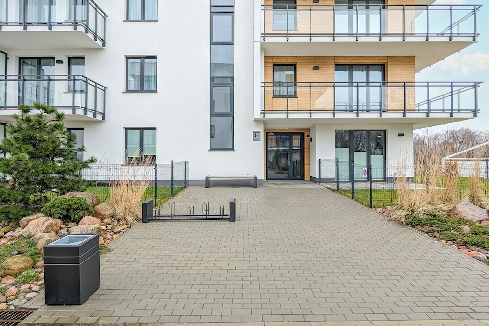 Two-bedroom Accepting Pets by Renters