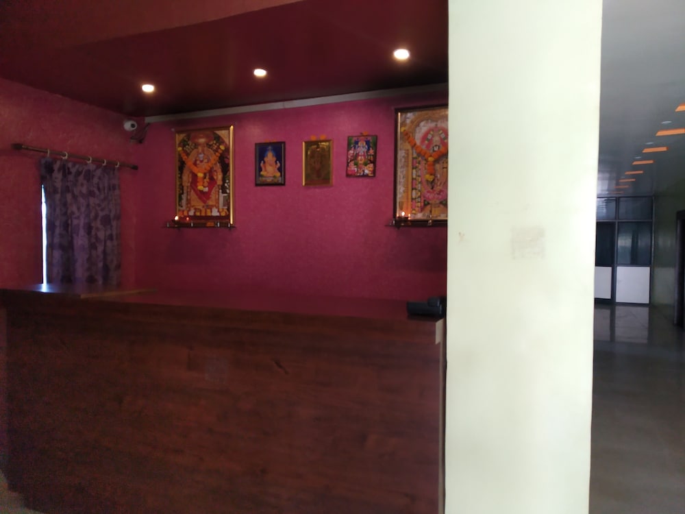 Lobby & Reception