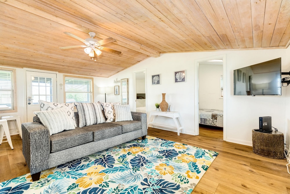 Cute Beach Bungalow Walk to the Beach view 5
