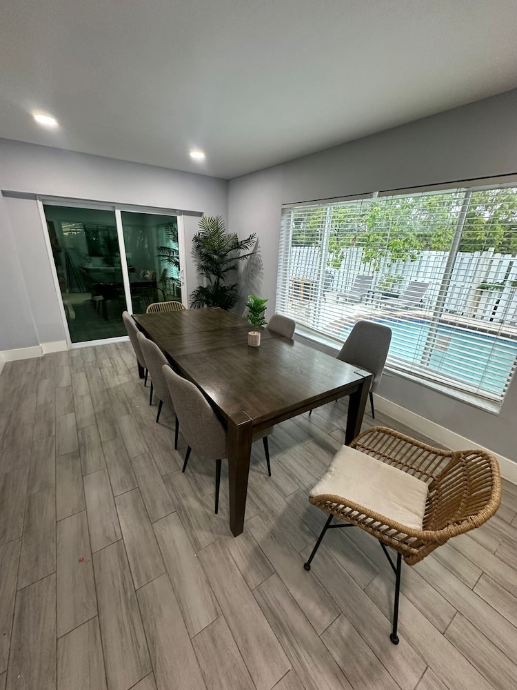 Relaxing 4BR 2BA Home With Wifi and Private Pool in Fabulous Fort Lauderdale