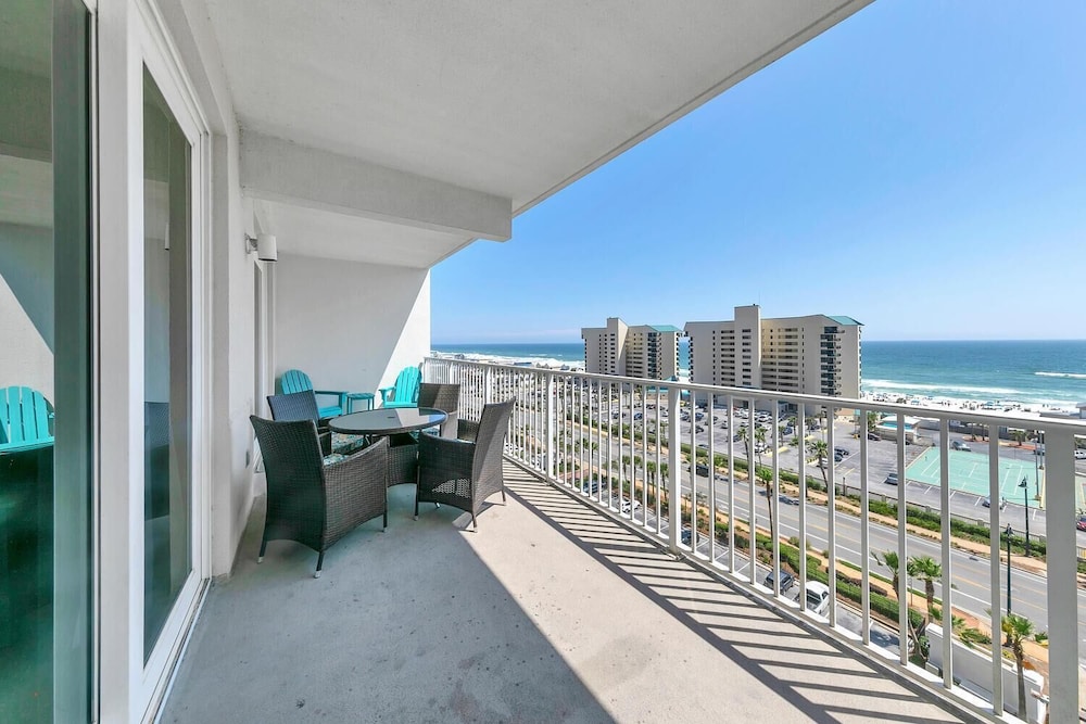 Laketown Wharf 827 - Life's A Beach