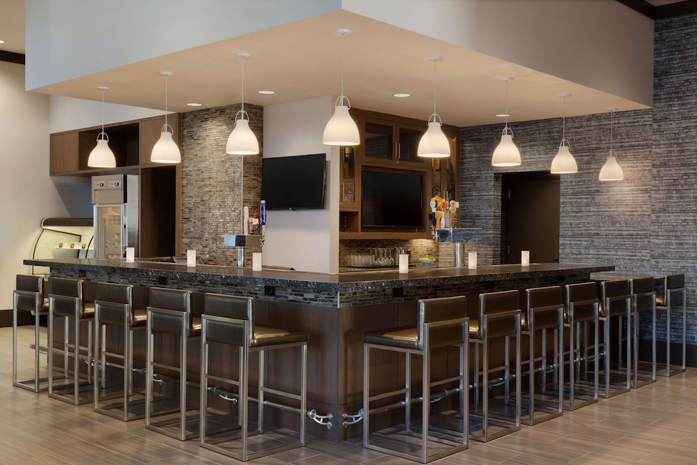 Embassy Suites by Hilton The Woodlands at Hughes Landing - Property Image 9