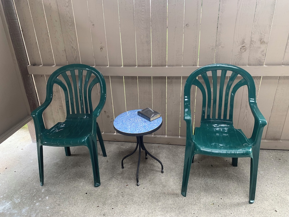 Central Bellevue Guesthouse, photo 32