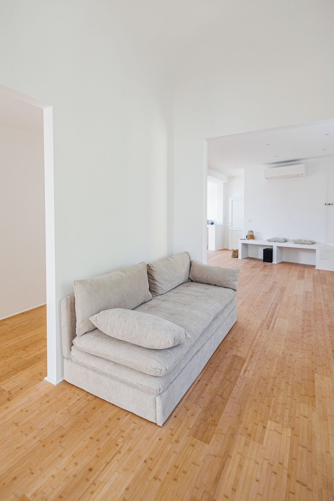 Newly Renovated Ocean View Flat