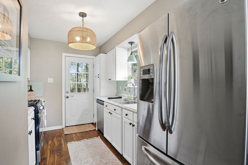 Howdy Hang Out - Cozy, Cute And Comfortable House! 2 Bedroom Home