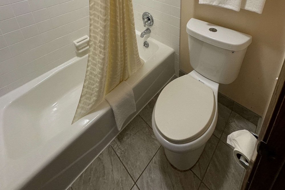 Econo Lodge - Property Image 3