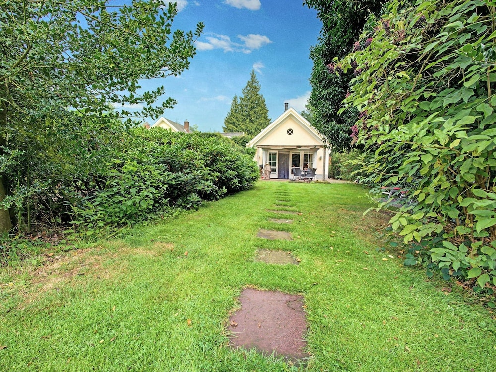 Picturesque Holiday Home in Oldenzaal With Jacuzzi, photo 52