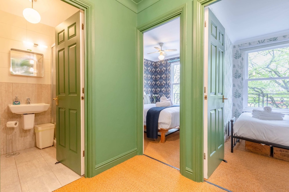 3 Bed House, Sleeps 8 - Near St Pancras