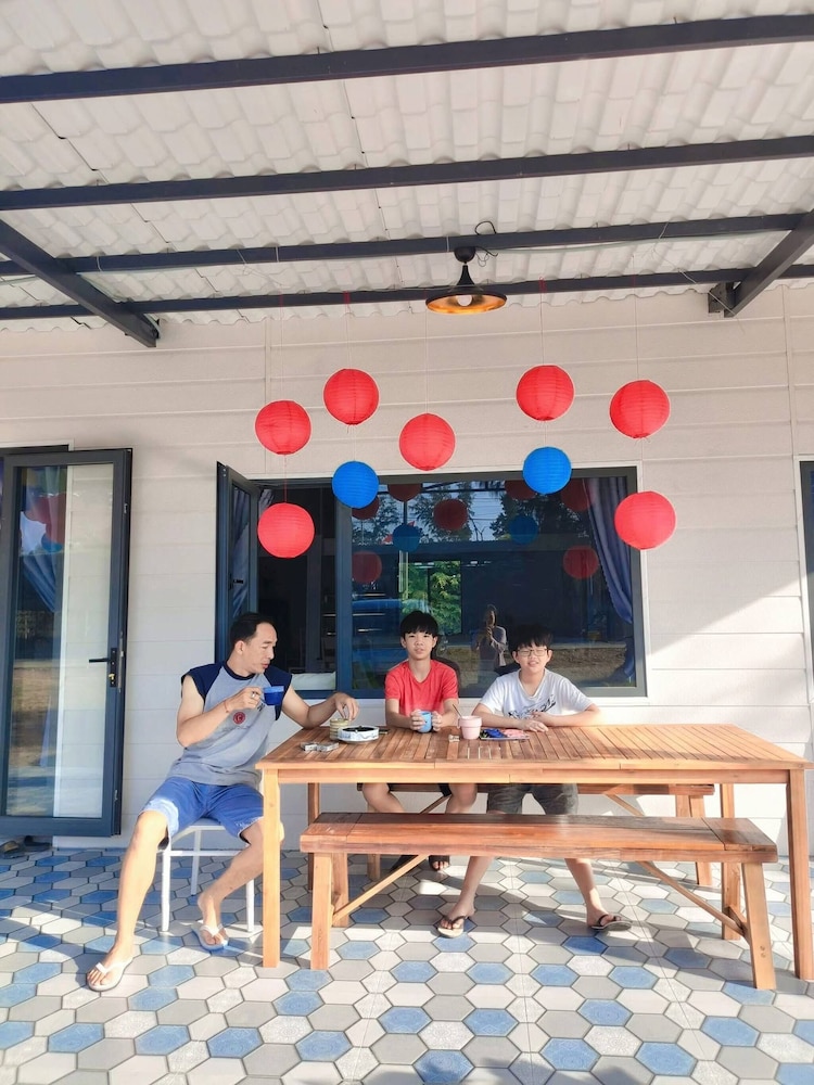 Ruby House, 3 Bedroom Apartment, Beachside