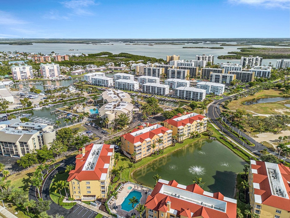 Bella Lago 444 ~ Beautifully Updated Condo Just Across The Street From The Beach! 3 Bedroom Condo by RedAwning