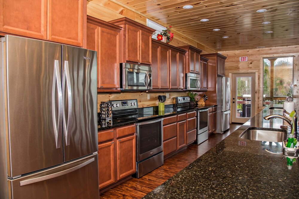 Greenbrier Estate 28 Bedroom Cabin by RedAwning