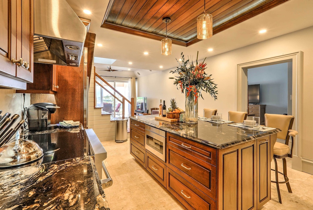 Walk to Beach: St Thomas Condo w/ Balconies