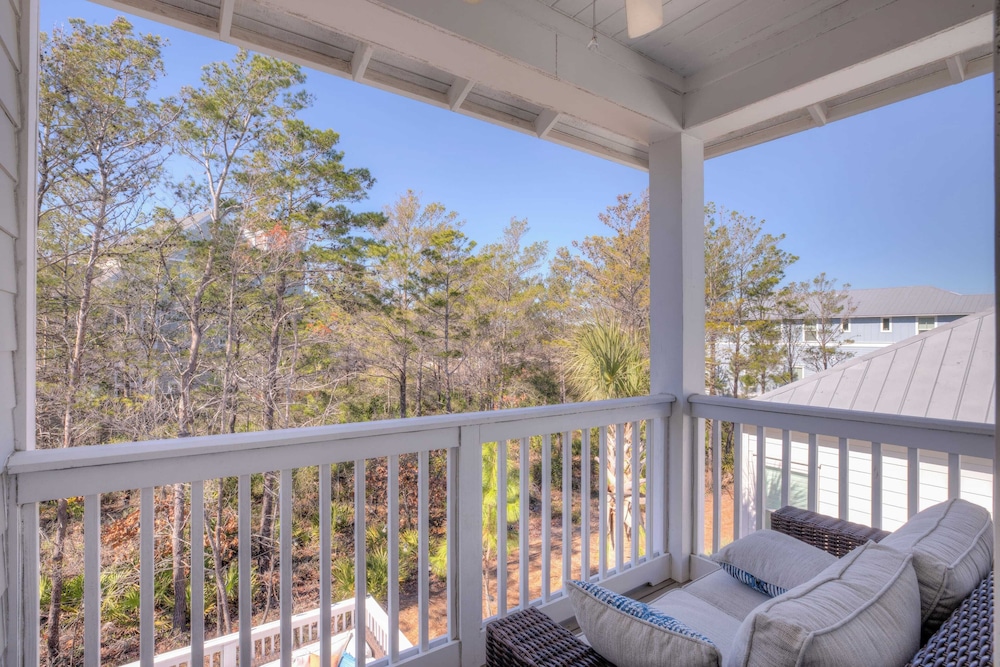 Coconut Cove by Avantstay Deck w/ Hot Tub, Access to 2 Pools