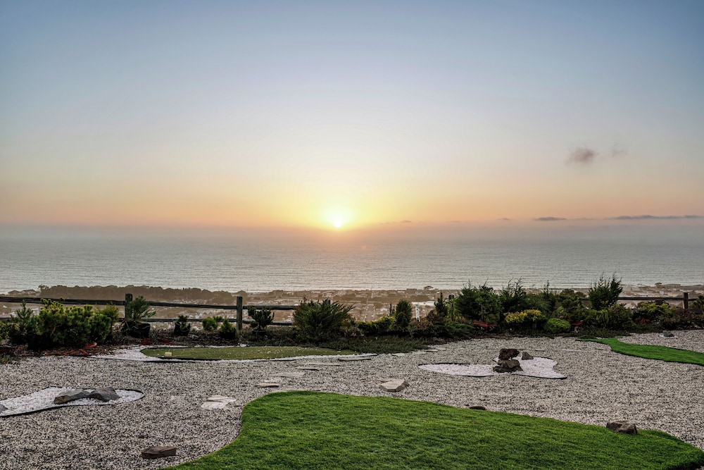 Delightful 2BR Mountain OceanSunset View