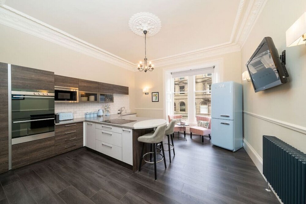 Cordis Apartment - A Trendsetter s Residence view 3
