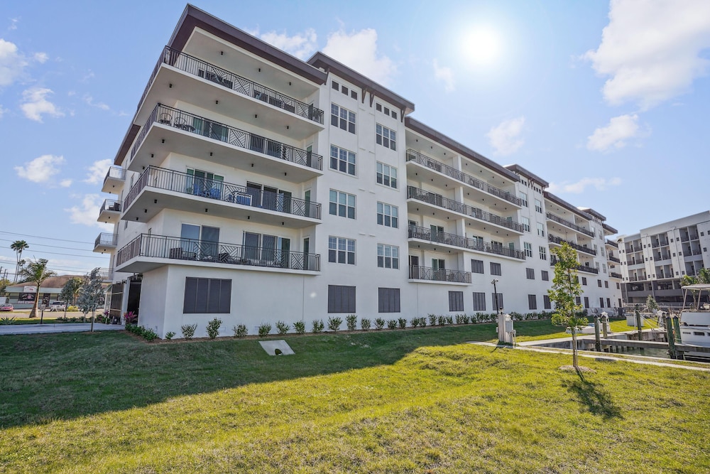 The Harbor Condo 305 - Premier