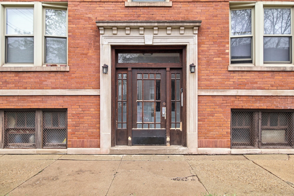 Cozy 2BR in Chicago - Roscoe 08-1W
