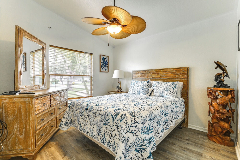 5 Mi to Naples Beach - Getaway w/ Screened Lanai!