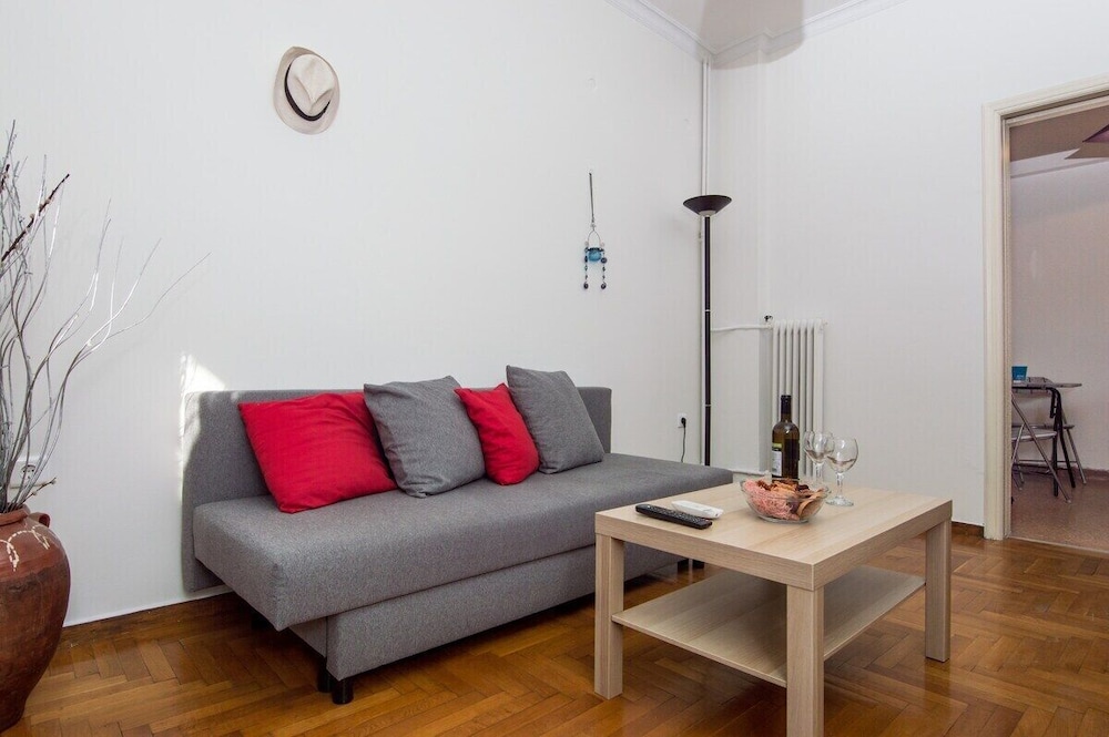 Sunny 1bd Apartment Just 1minute to Acropolis