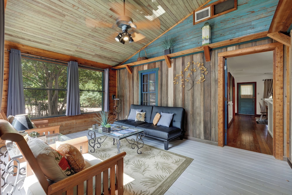 Sonora Casita Hot-tub + Nandina Cottage Hot-tub