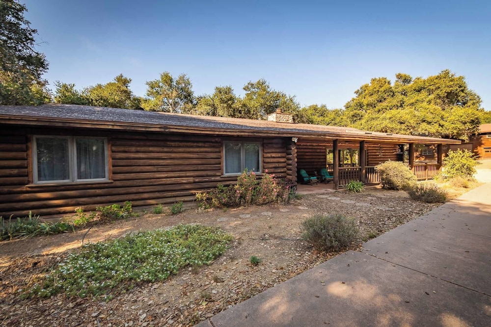 Oakwood Lodge