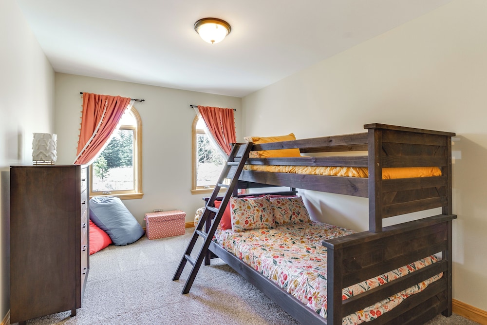 Near Hiking & Biking: Mtn-view Condo in Angel Fire