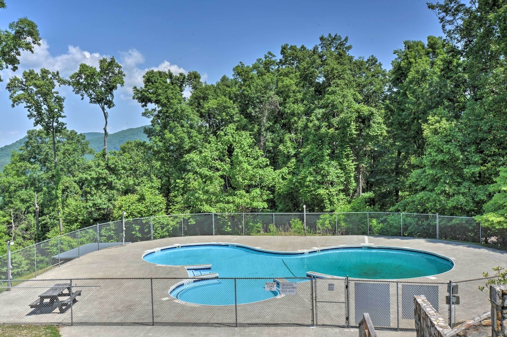 Lakefront Glass House Cabin w/ Mountain Views!