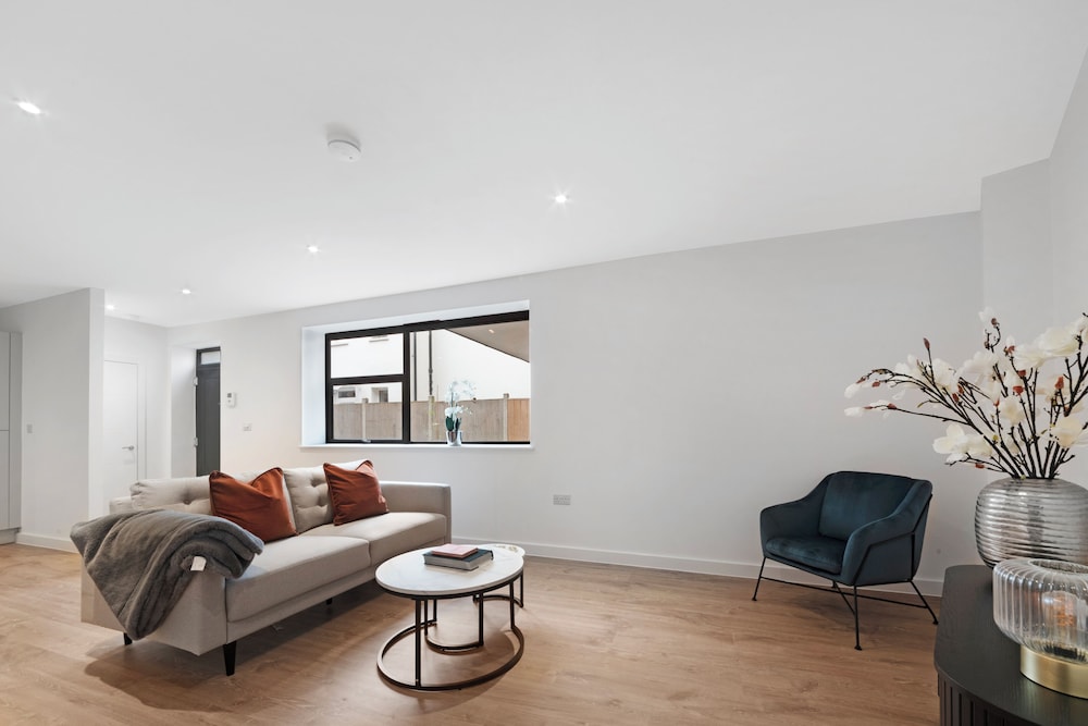 Guest Ready - Oak Crescent City House, London, E14