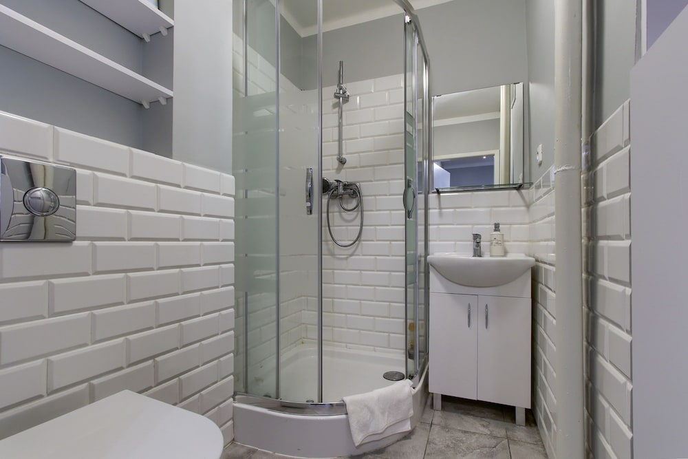 UNIT Short Rent Apartment by Warsaw Metro Station