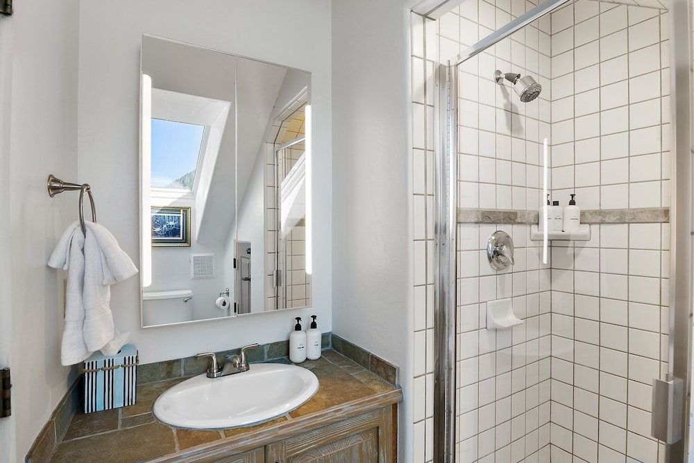 Double Diamond 1 3 Bedroom Townhouse view 4