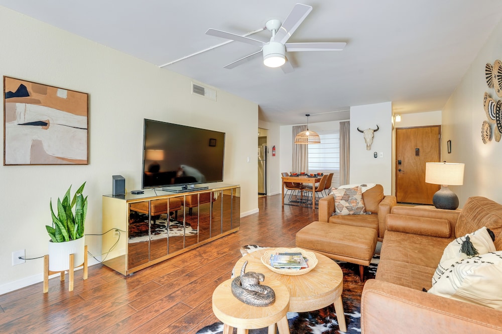 < 1 Mi to Old Town: Scottsdale Condo w/ Balcony