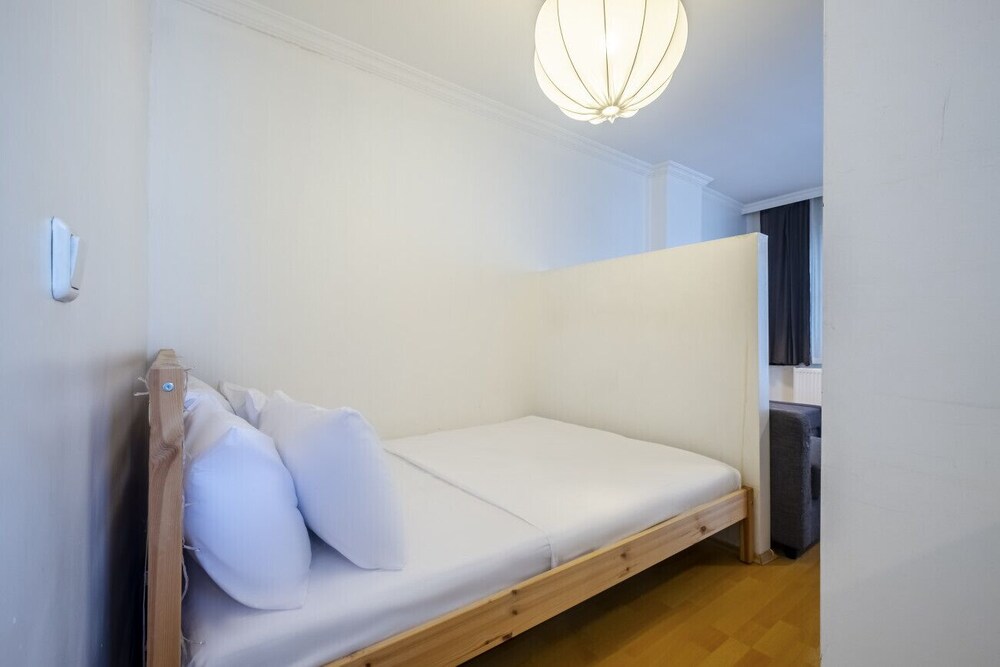 Vibrant Studio Flat Near Taksim Square