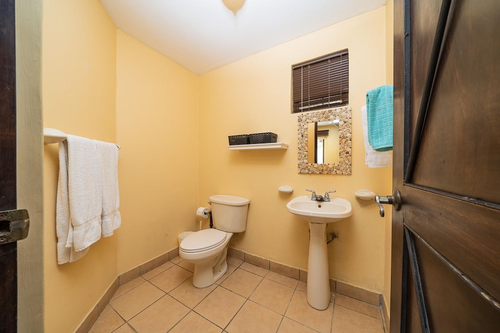 Freshly Updated 3BR With Pool Walk to the Beach Casa Luz de Luna