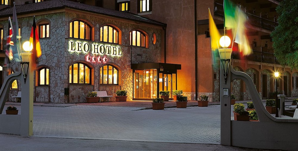Leo Hotel