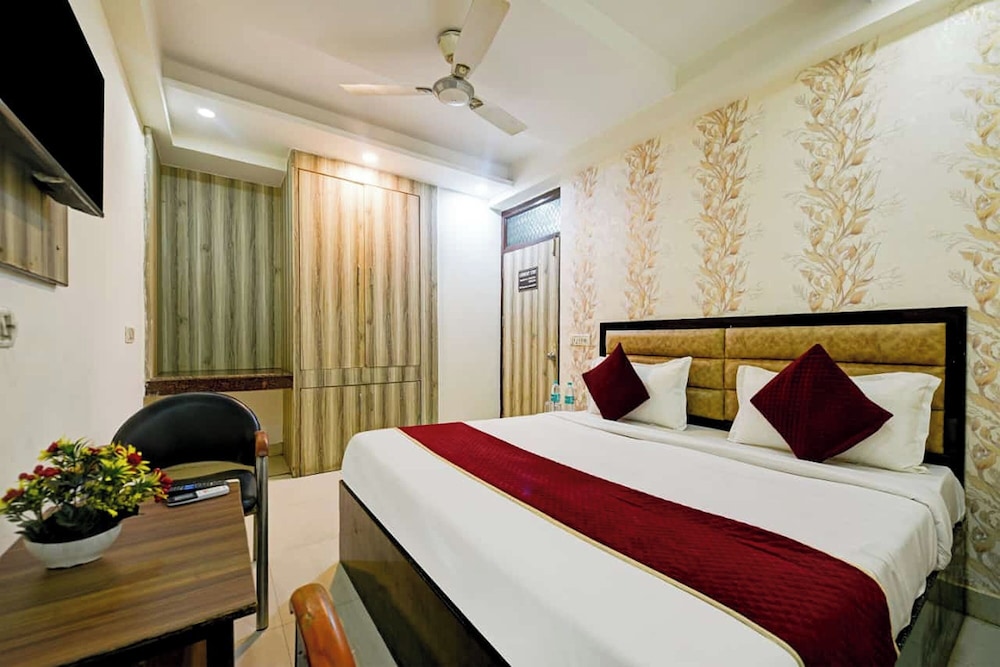 Hotel Lookout Stay Delhi IGI Airport