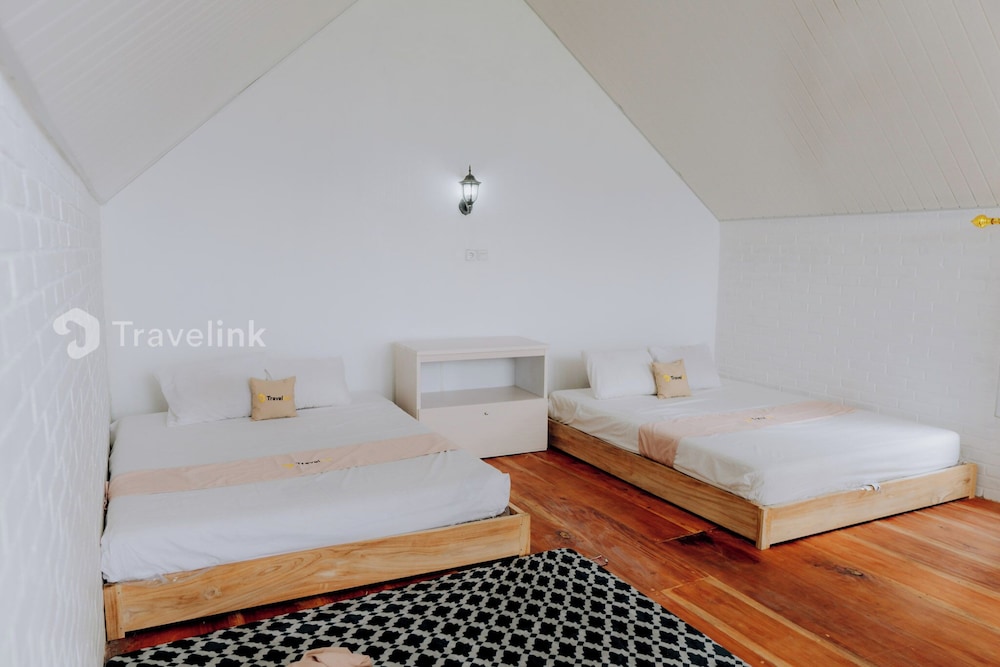 White Cabin By Travelink