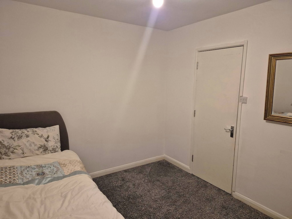 Room-private Room, Closer to Train Stati