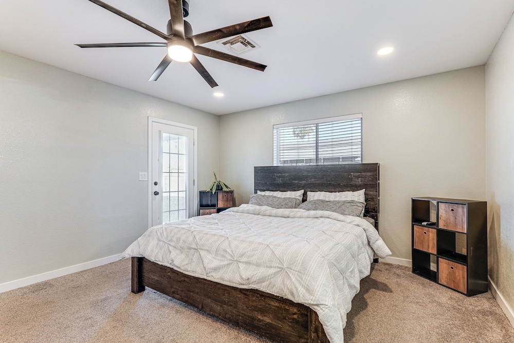 3 Mi to London Bridge: Home w/ Patio & Grill!