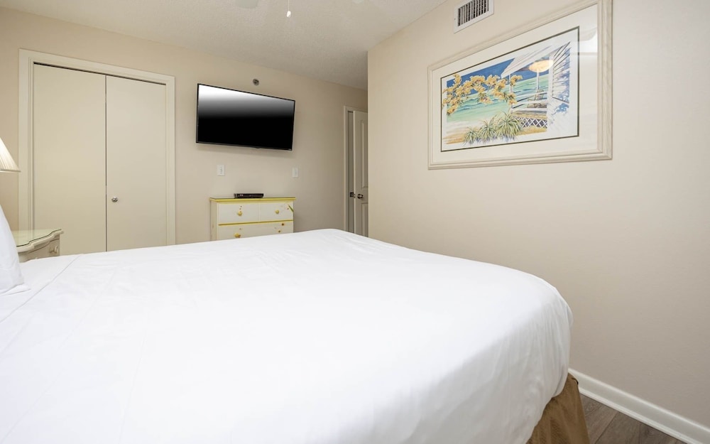 Phoenix Vi 6908 3 Bedroom Condo