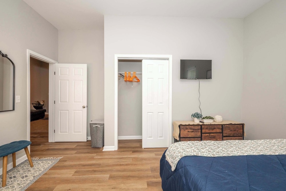 Queen City Retreat 1 - Cozy Home for 6 Near Attractions & Restaurants