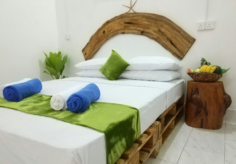 Veli Thoddoo Inn