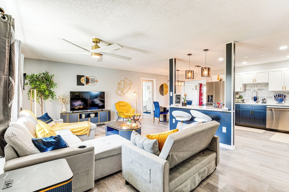 2 Mi to Beach: Canal-front Home in Hernando Beach
