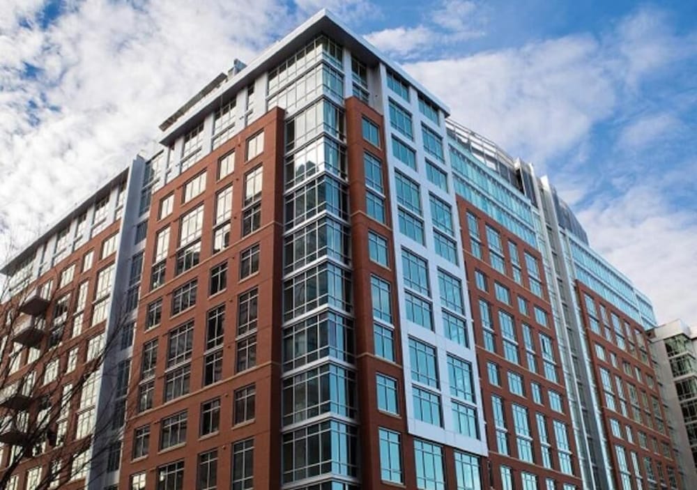 National at Reston Town Center