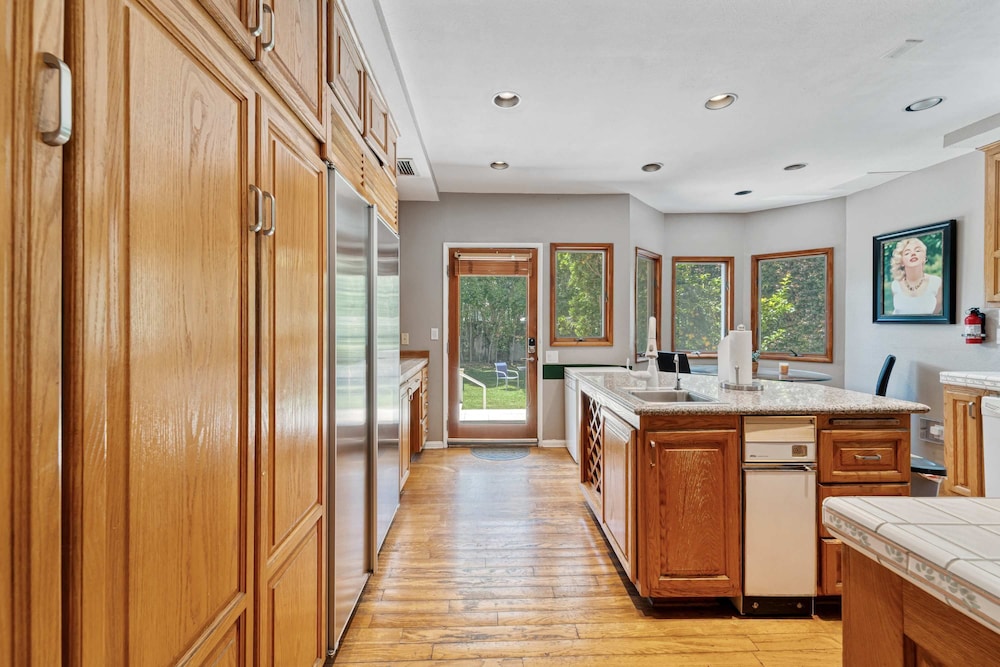 NEW - 1 Location-family-5br-yard-gym-parking