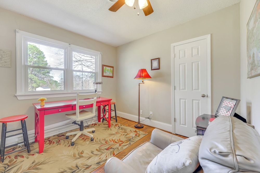 14 Mi to Raleigh: Charming Family Home!