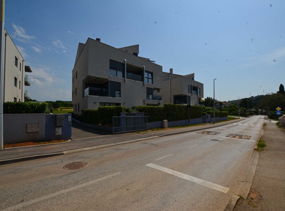 Family Friendly Spacious Apartment With Garden and Terrace