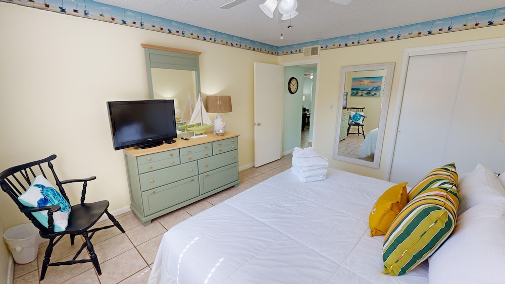 Venus 116 2 Bedroom Condo by RedAwning