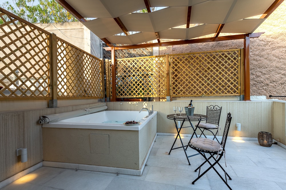 Ipelhome Plaka Boutique Apartments